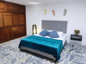 Apartamento en Medellín, Laureles a 15 minutos del parque Lleras y del centro de la ciudad, a 10 minutos del Graffiti tour
